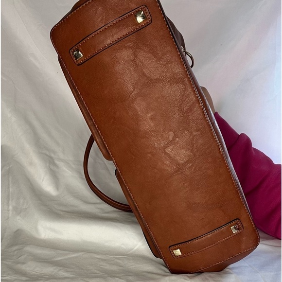 Simply Noelle CrossBody/Shoulder Bag, SZ 15”X6”x 12” Approximate, Many Pockets - Picture 11 of 16